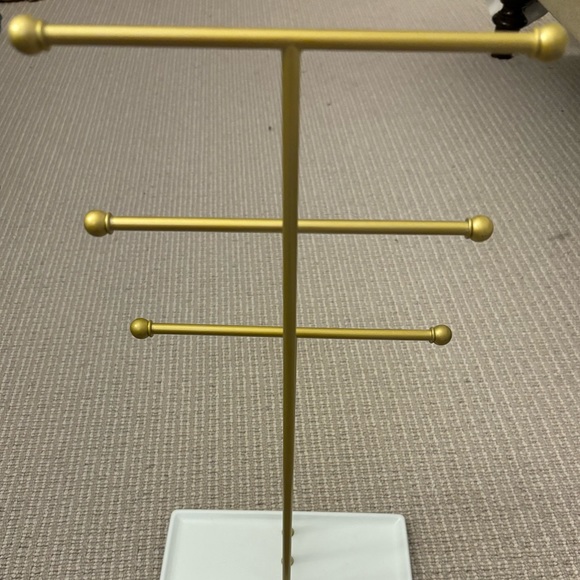 White and Gold Jewelry Stand - Picture 2 of 4